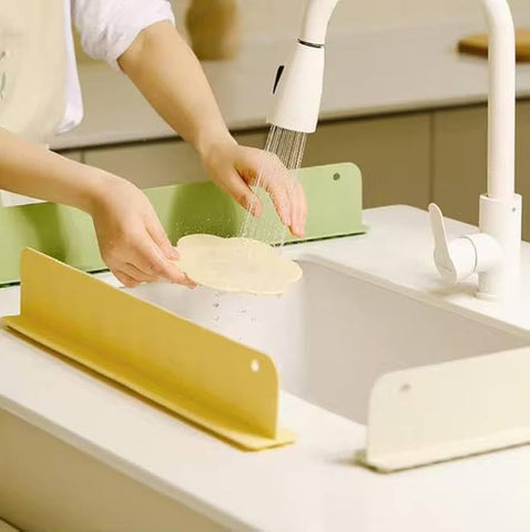 Silicone Sink Splash Guard – Keep Your Countertops Dry & Spotless 💧✨